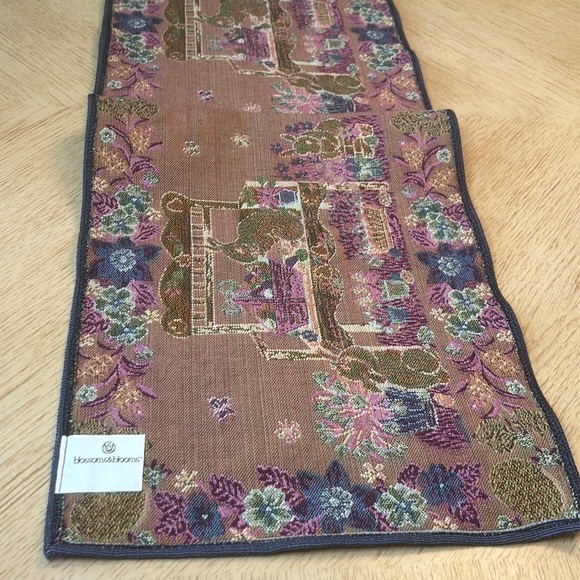 Blossom & Blooms Easter Bunny Table Runner  NWT - Picture 5 of 9